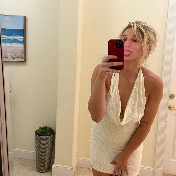 FOREVER 21 form fitting cream colored dress - Picture 6 of 7